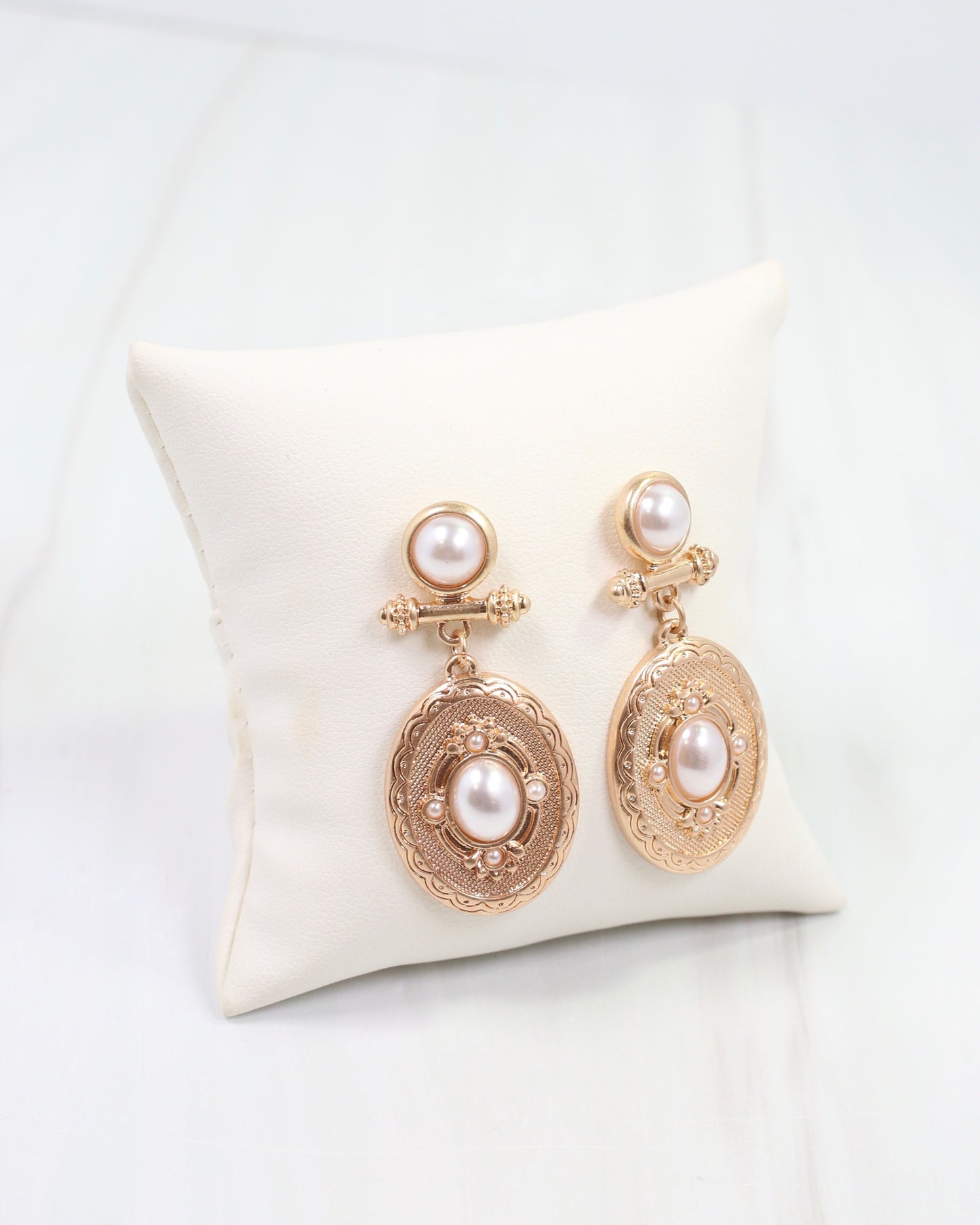Beyan Oval Drop Earring Pearl