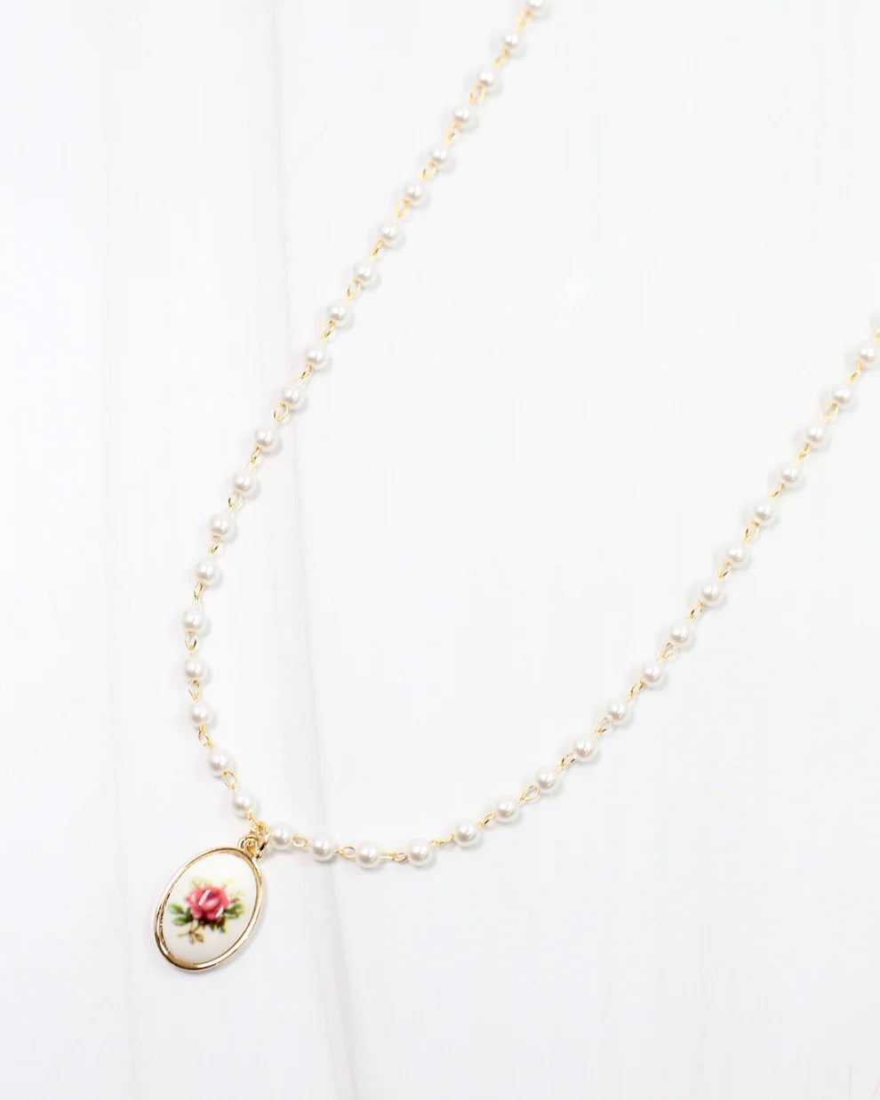 Rikimmy Rose Pendant Necklace Gold