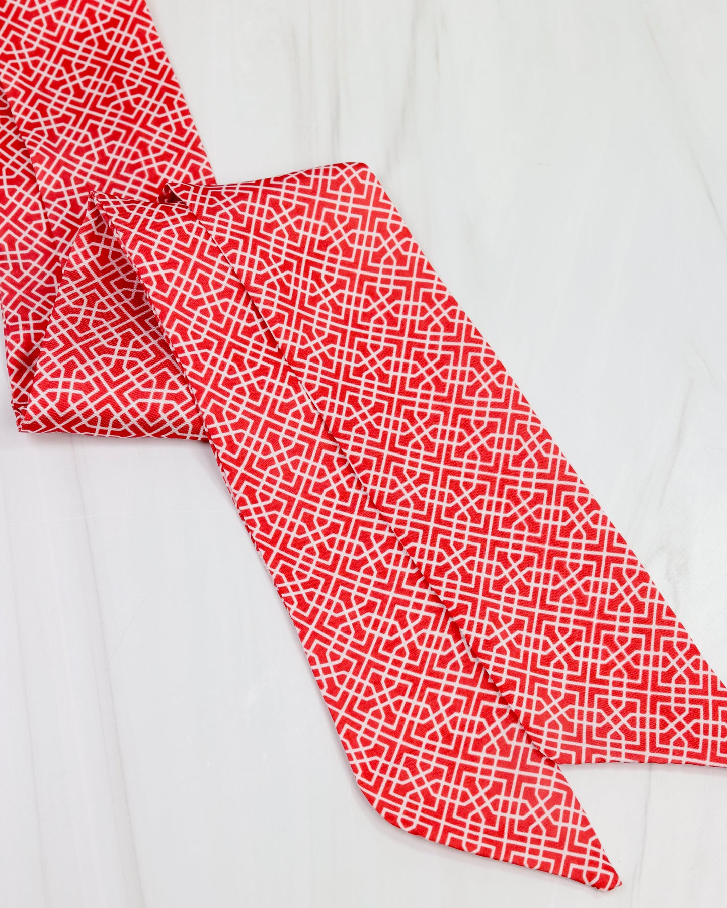 Serafina Scarf Rd Wht Geo