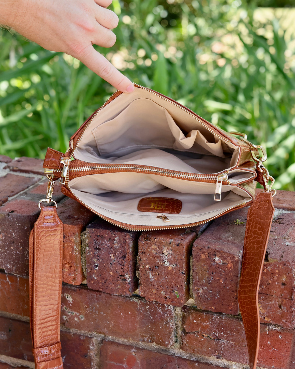 Ariana Crossbody Black Pearl DQ