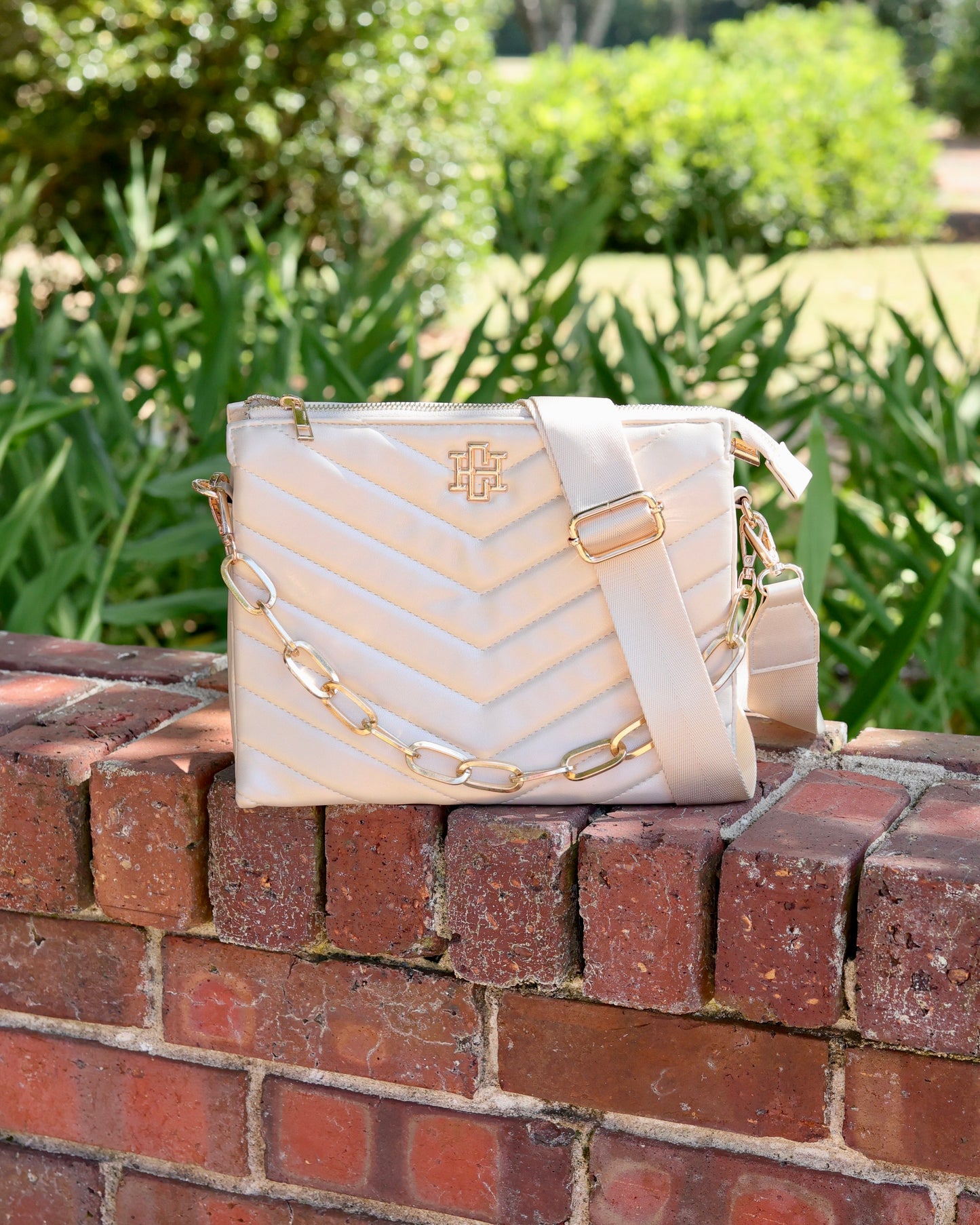 Ariana Crossbody - Pearl VQ