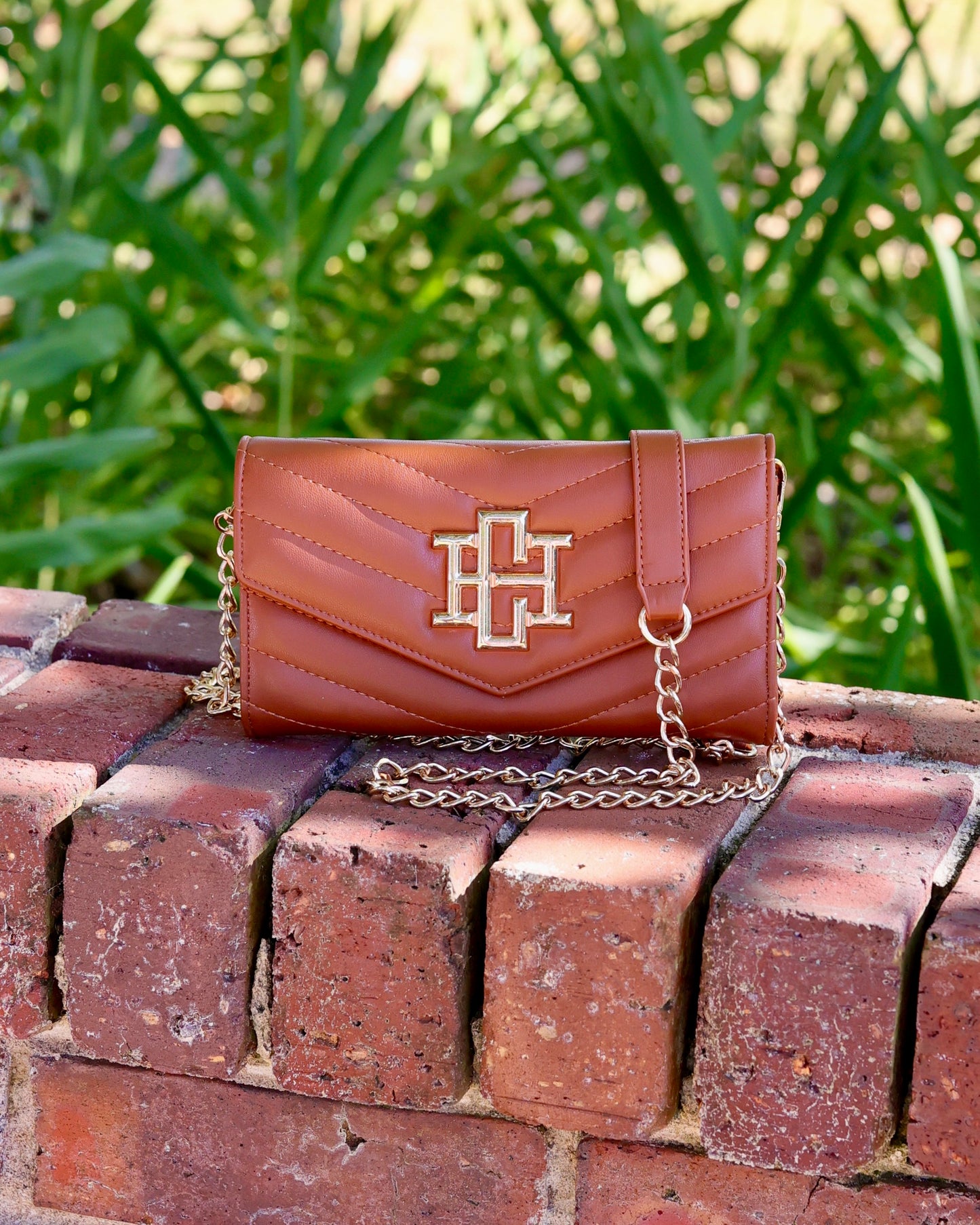 Carlington Clutch Crossbody Saddle VQ