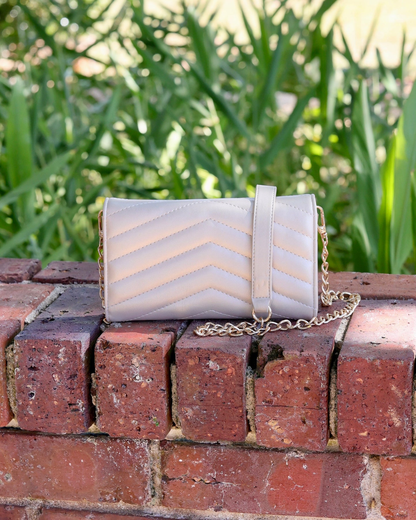 Carlington Clutch Crossbody Pearl VQ
