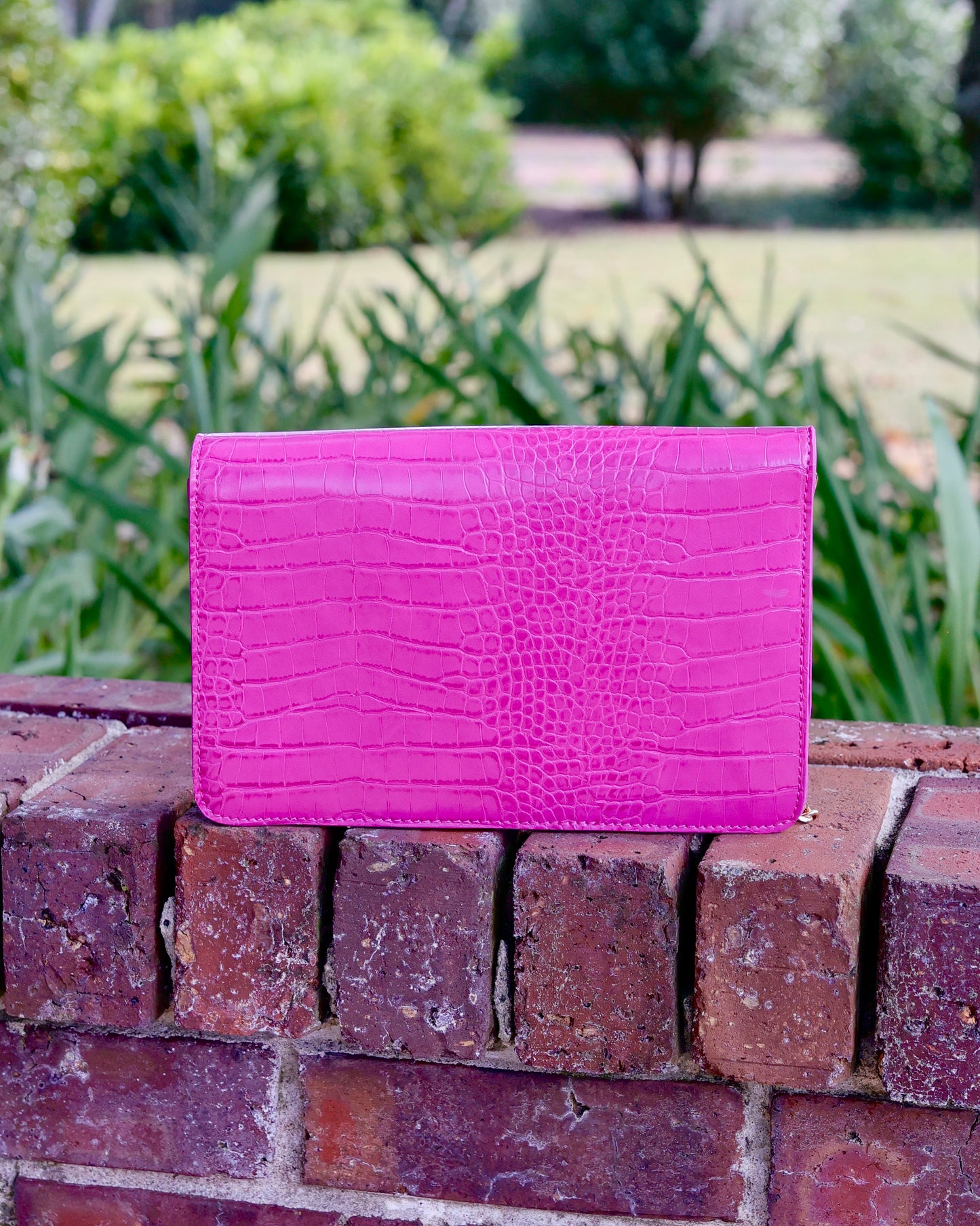 Bryn Crossbody Clutch Hot Pink EC