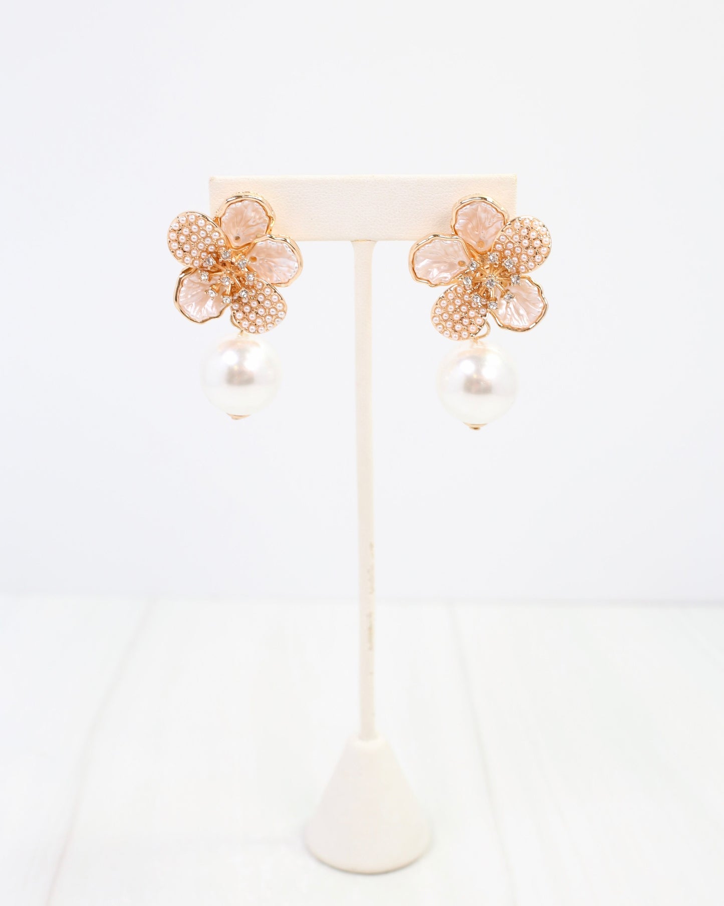 Ashland Pearl Embellished Flower Earing Gold