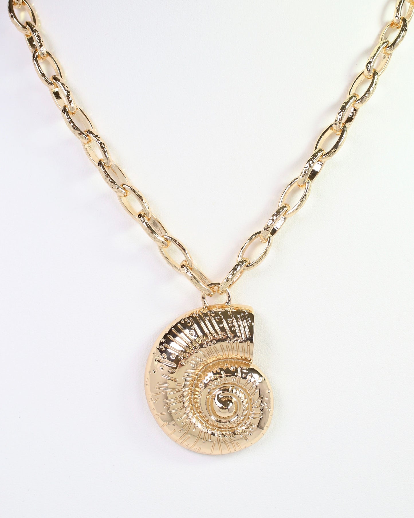Piqua Sundial Shell Link Necklace Gold