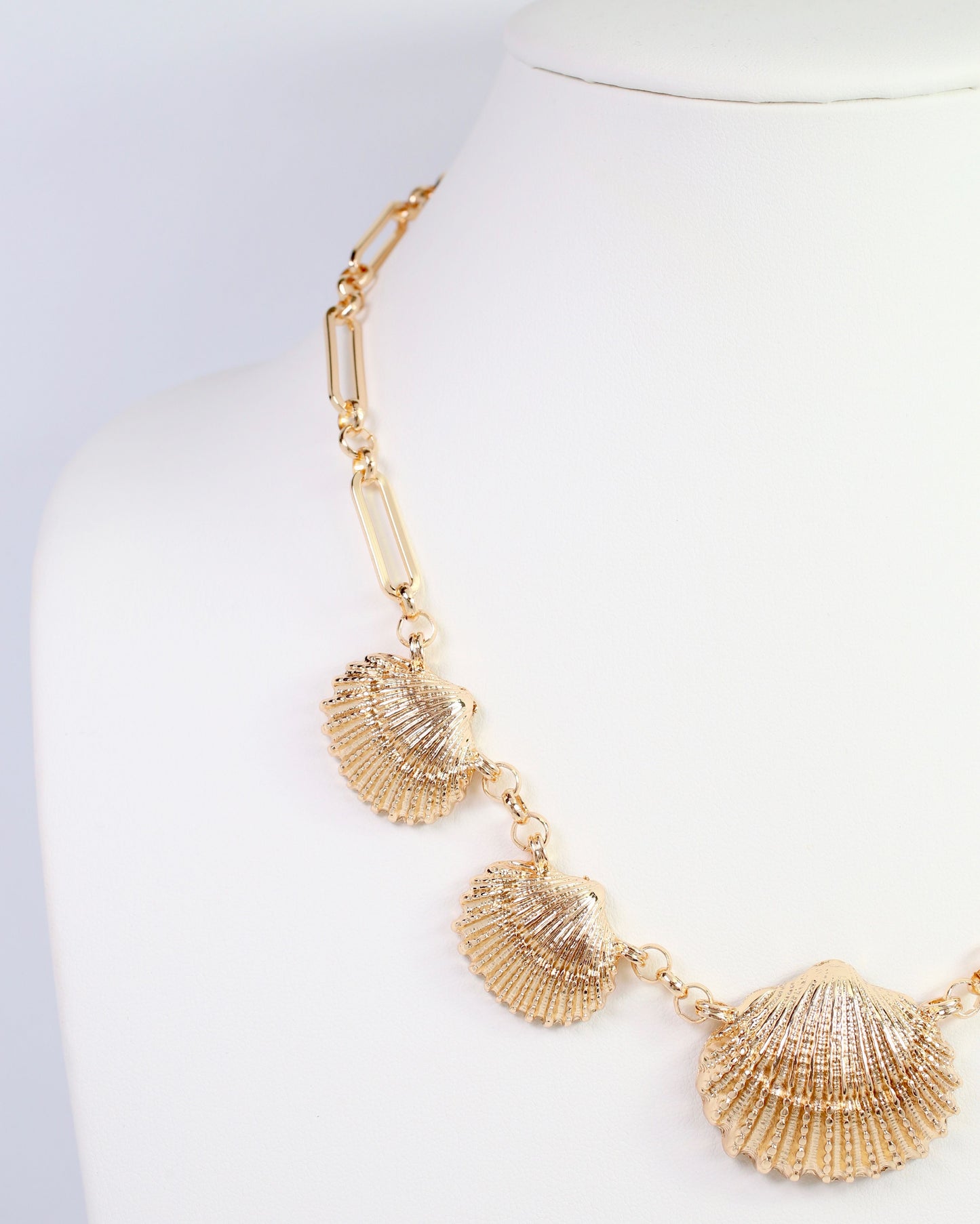 Brizo Shell Link Necklace Gold