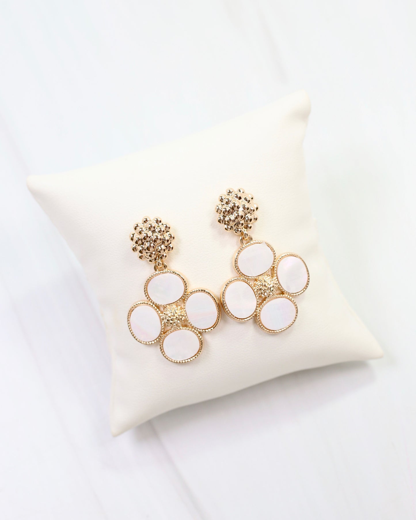 Cicero Flower Dangle Earring Mother Of Pearl