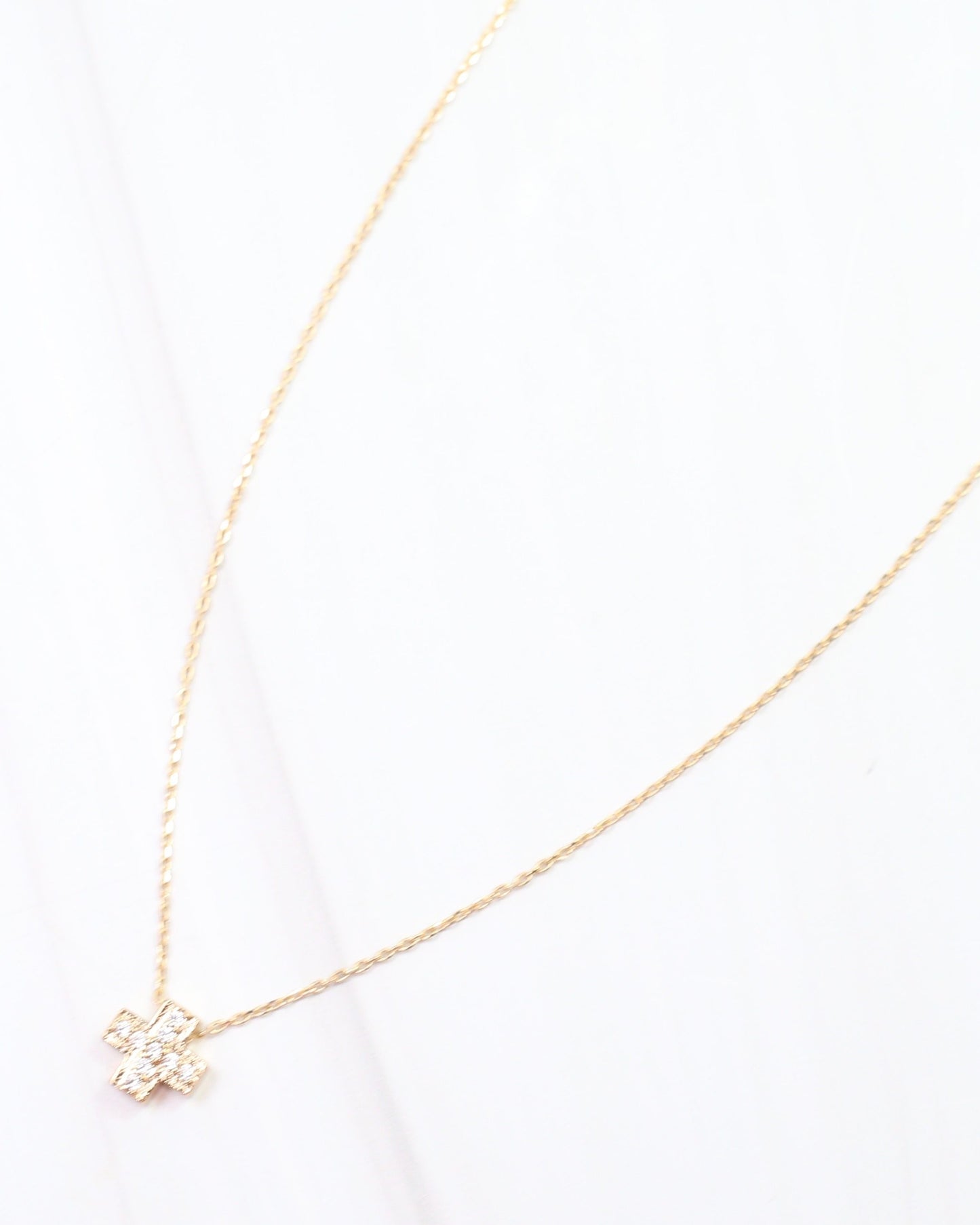 Aria Cross Necklace Gold