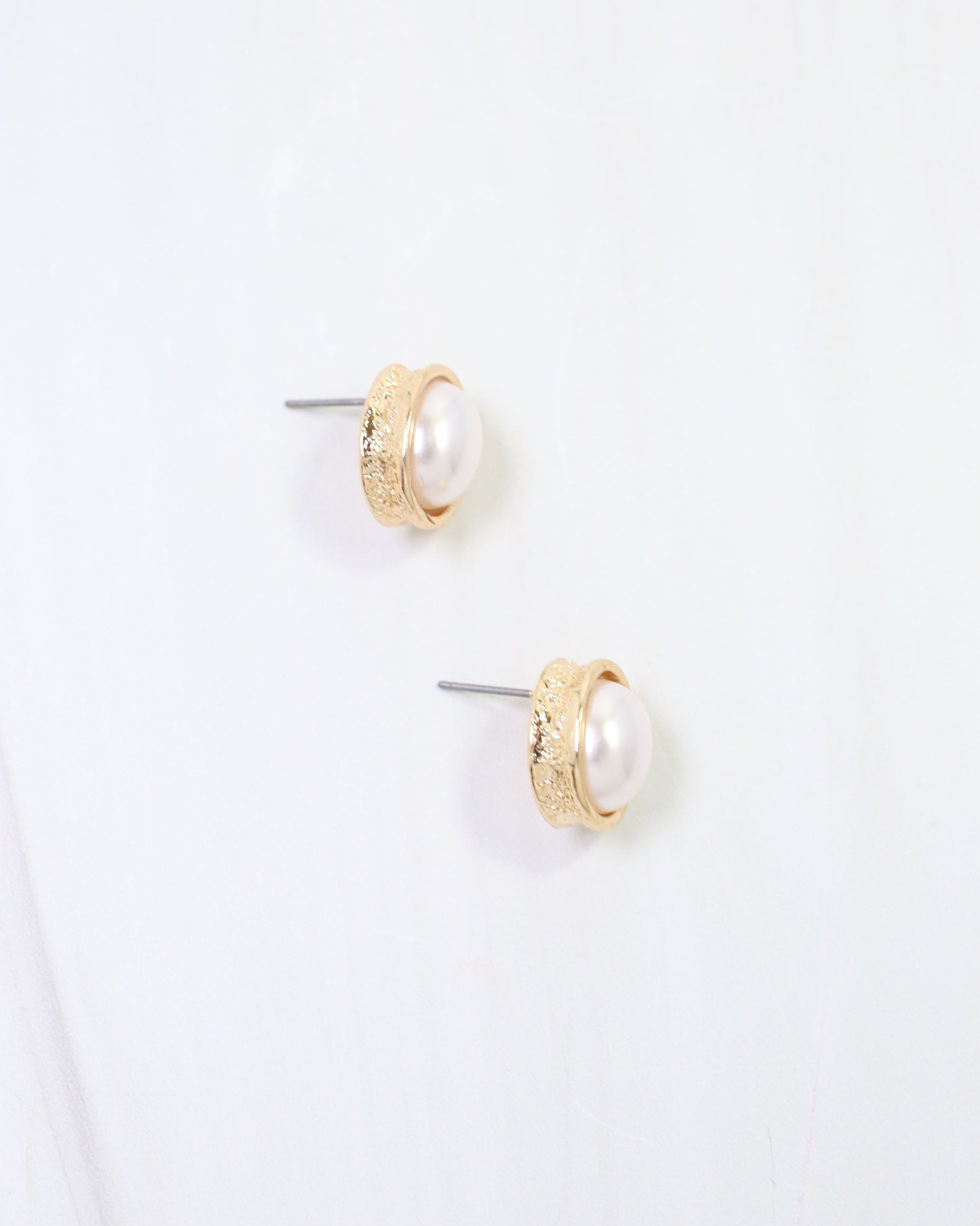 Deming Deep Set Pearl Earring Gold