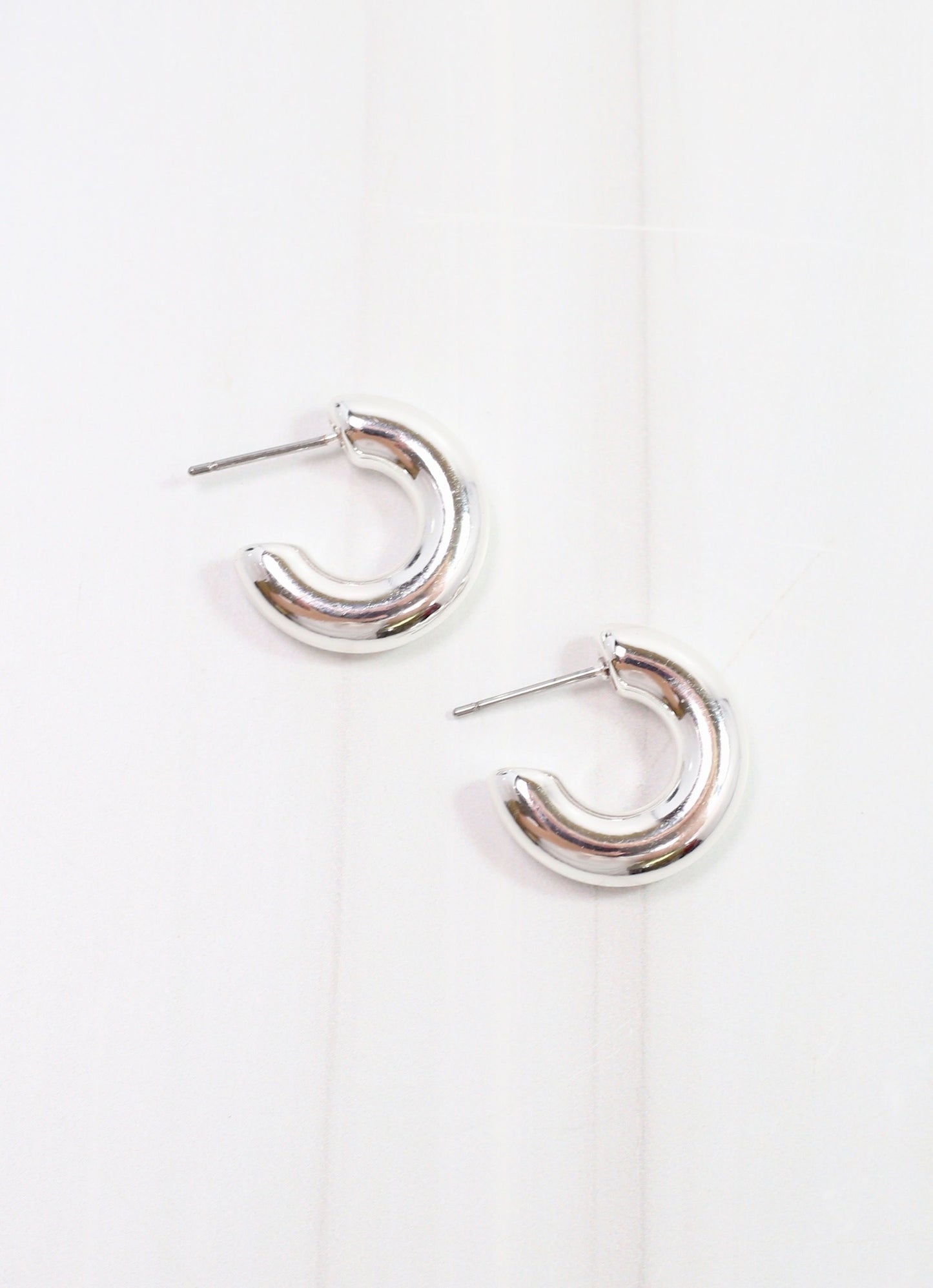 William Hoop Earring Shiny Silver