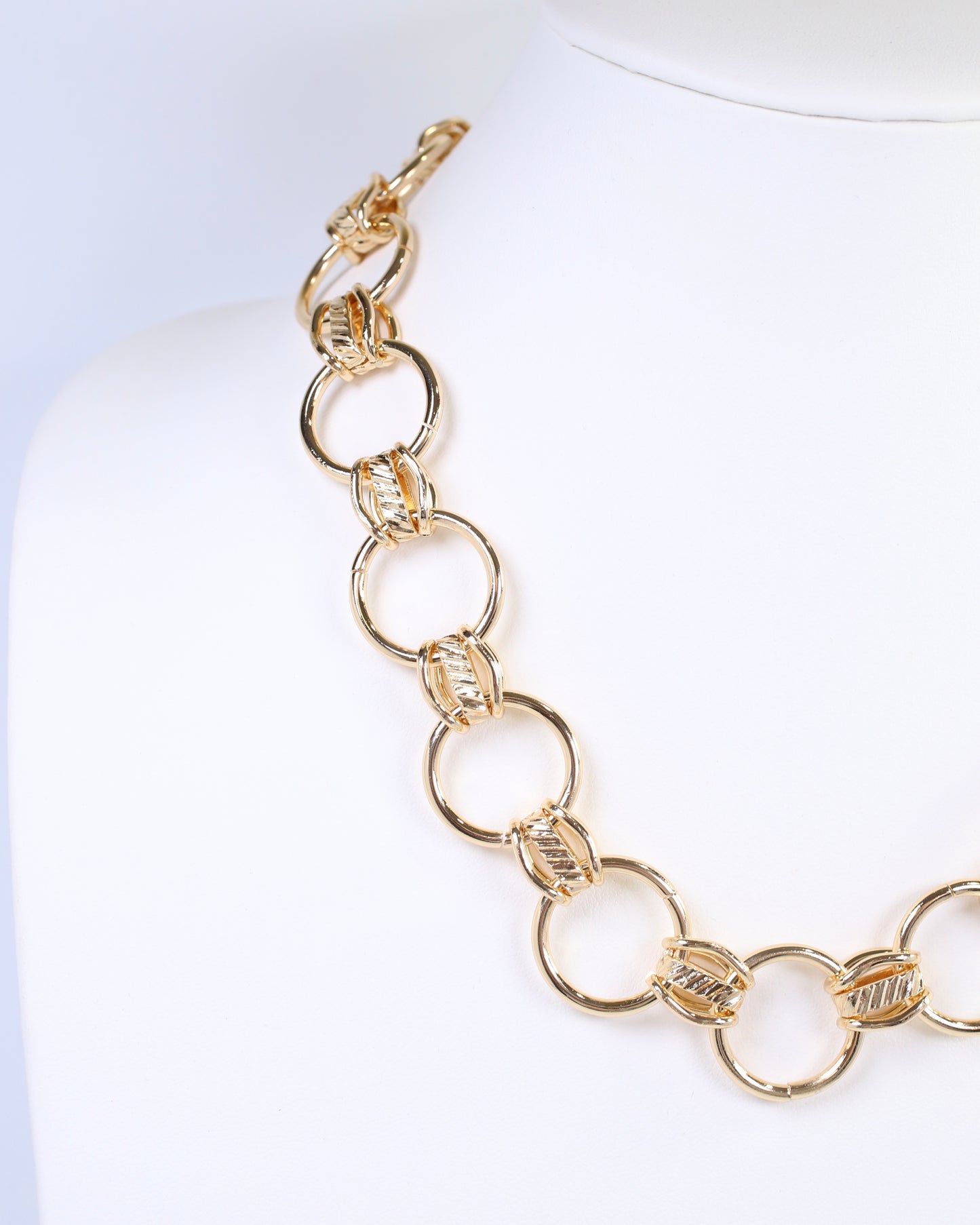 Amie Round Link Chain Necklace Gold