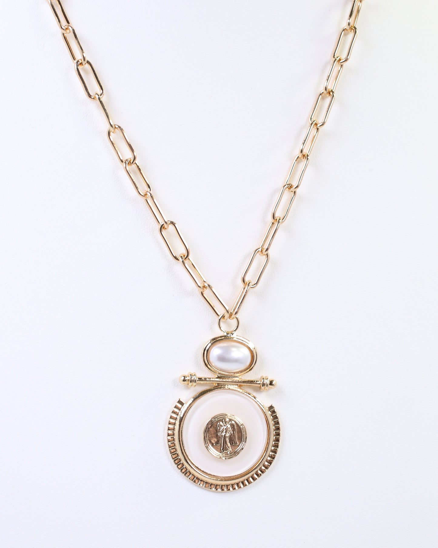 Moru Circle Pendant Necklace White