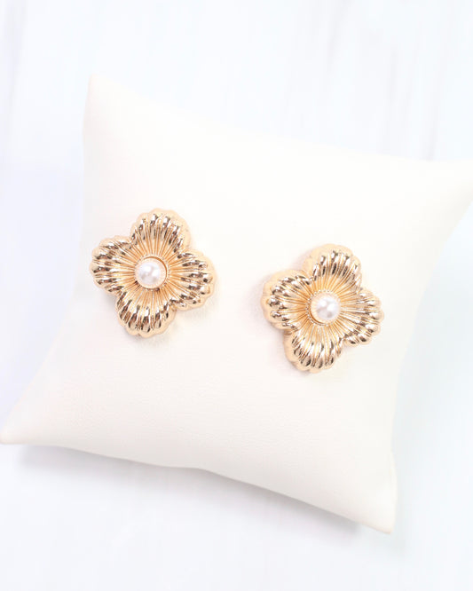 Zinnia Textured Clover Stud Earring Gold