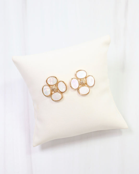 Centralia Flower Stud Earring Mother Of Pearl