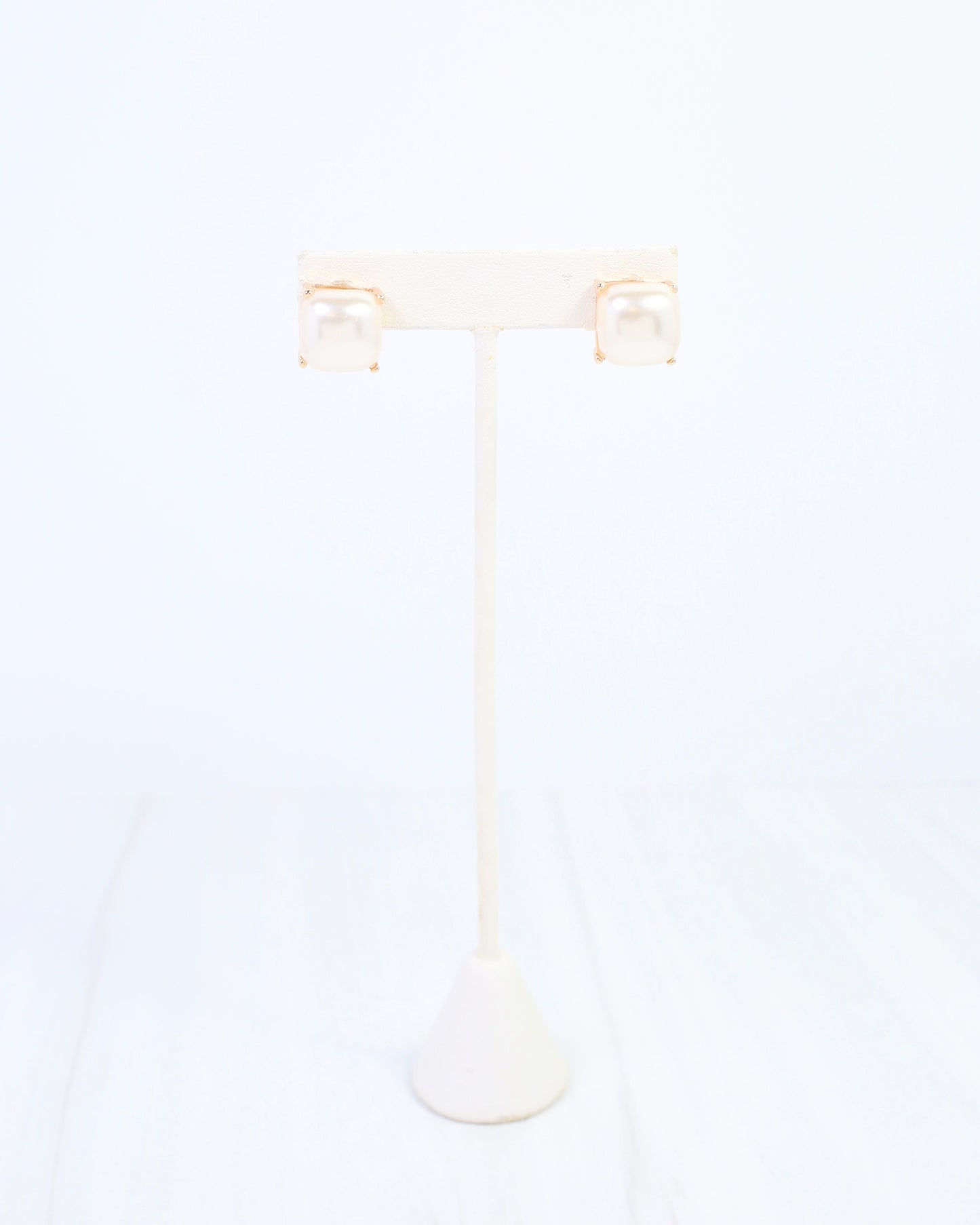 Mavis Square Pearl Stud Earring Cream