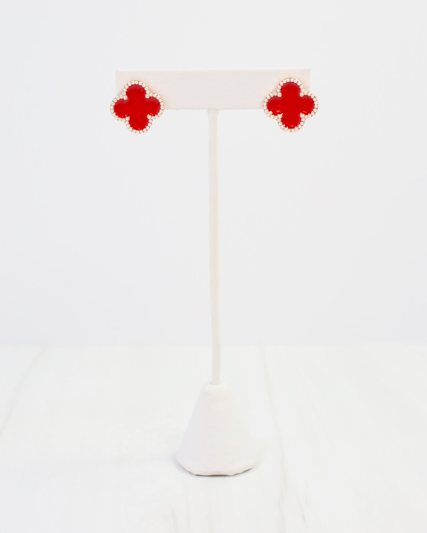 Good Cheer Clover Stud Red