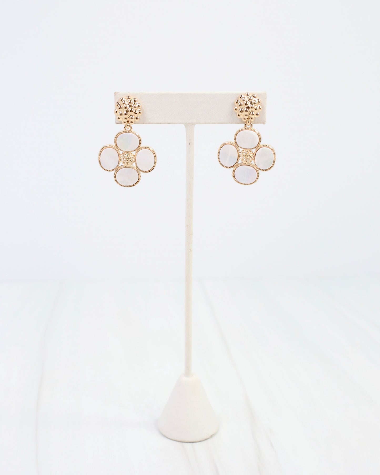 Cicero Flower Dangle Earring Mother Of Pearl