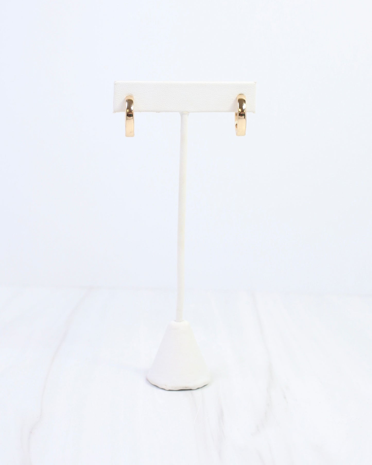 Jude Smooth Huggie Earring Gold