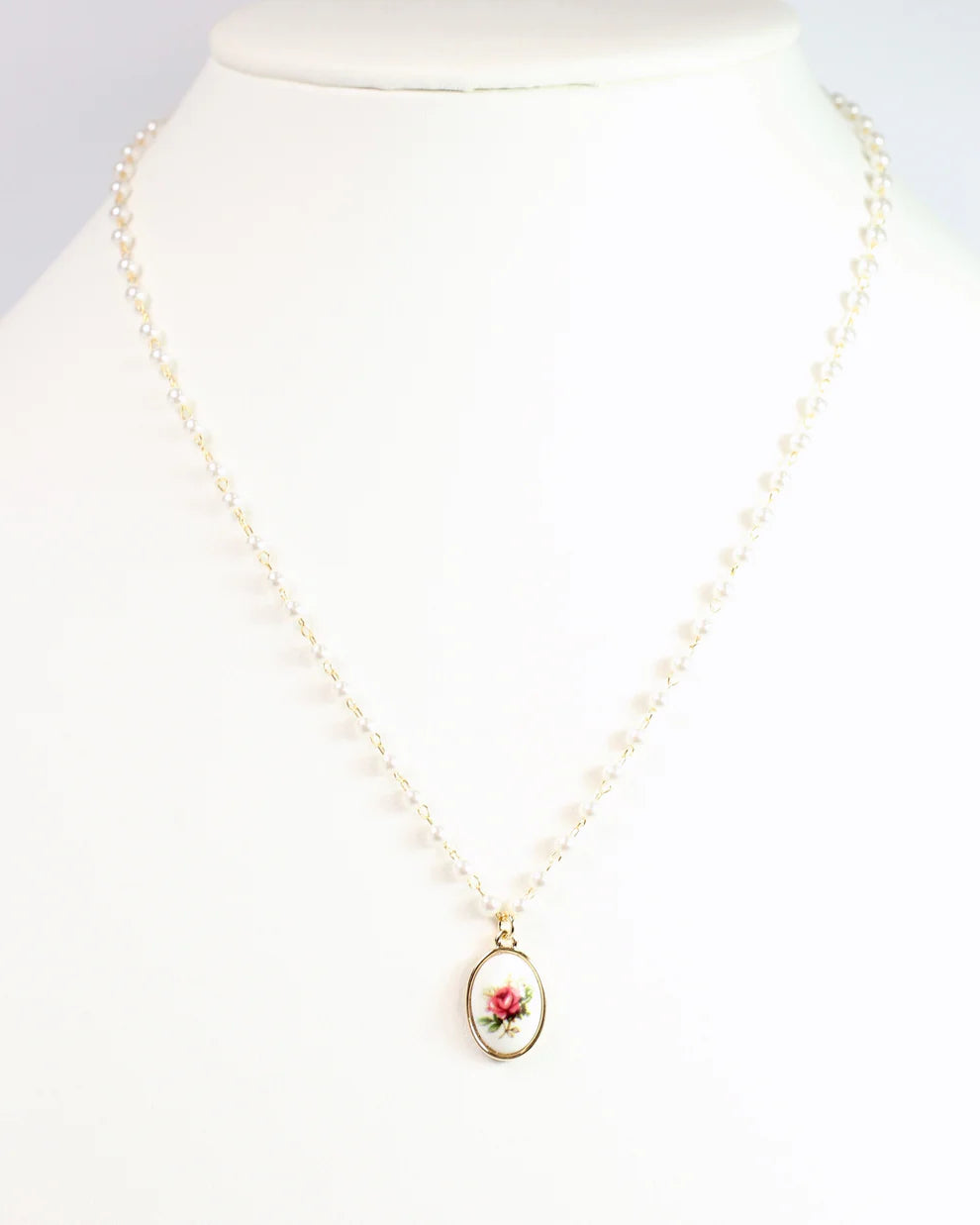 Rikimmy Rose Pendant Necklace Gold