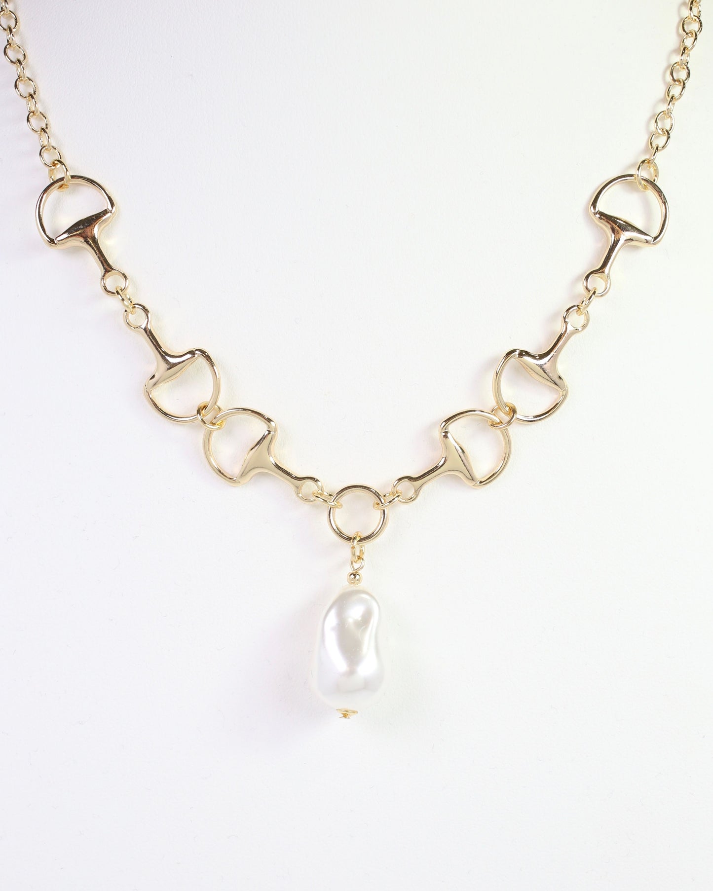 Winx Pearl and Horsebit Necklace Gold