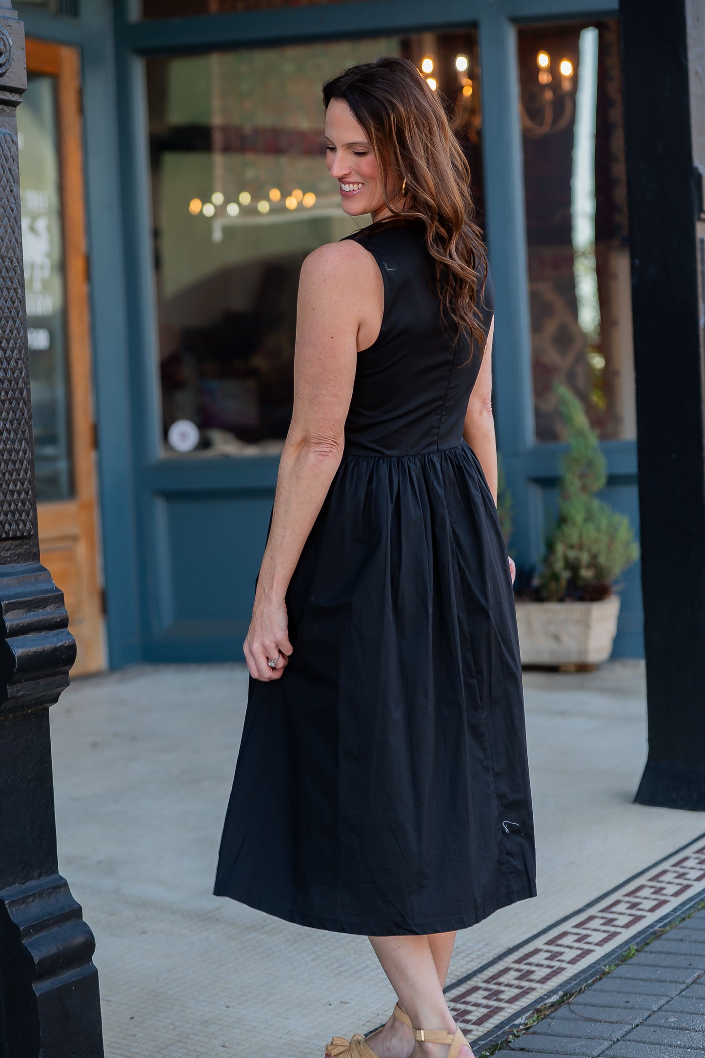 Starhaven Sleeveless Midi Dress-Black