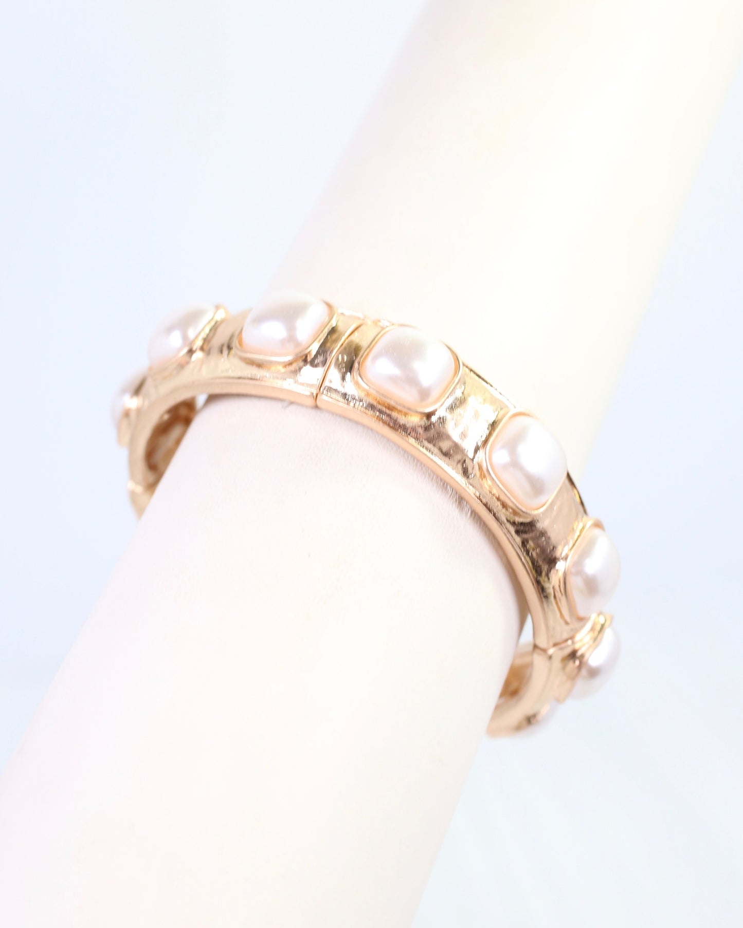 Allie Hammered Gold Stretch Bracelet Pearl
