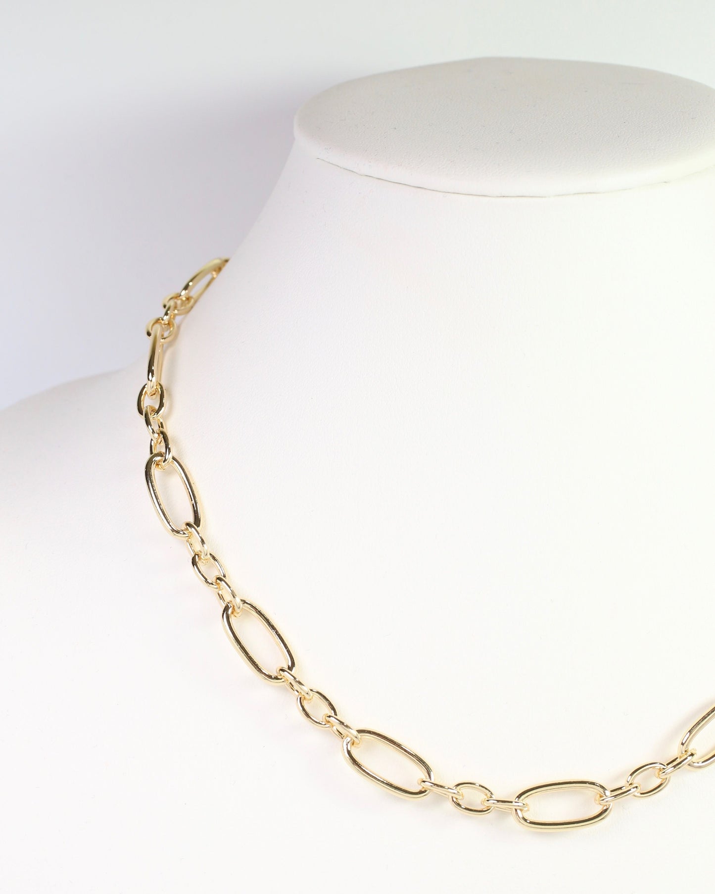 Norwalk Oval Link Necklace Gold