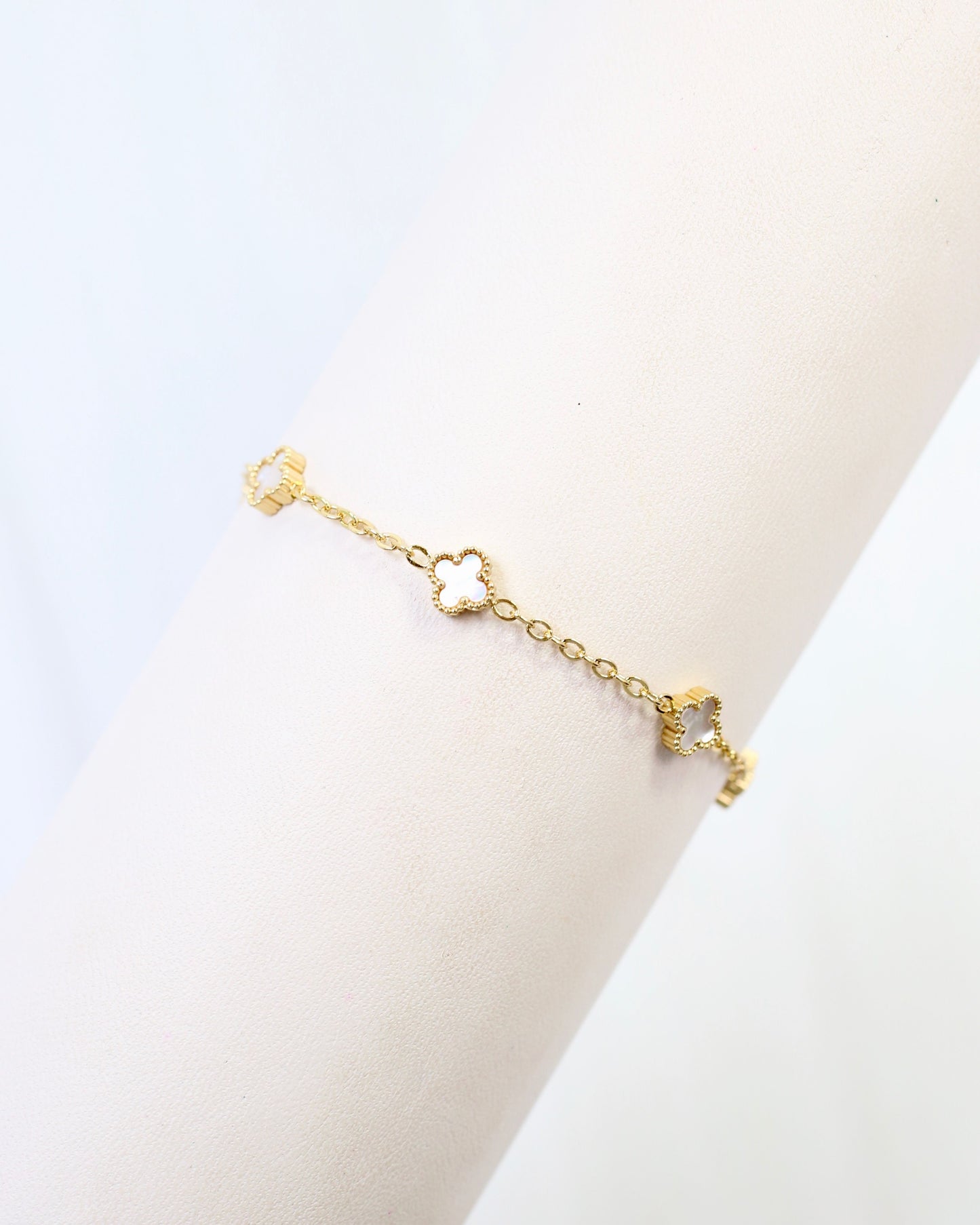 Vineland Mother of Pearl Clover Bracelet WR Gold