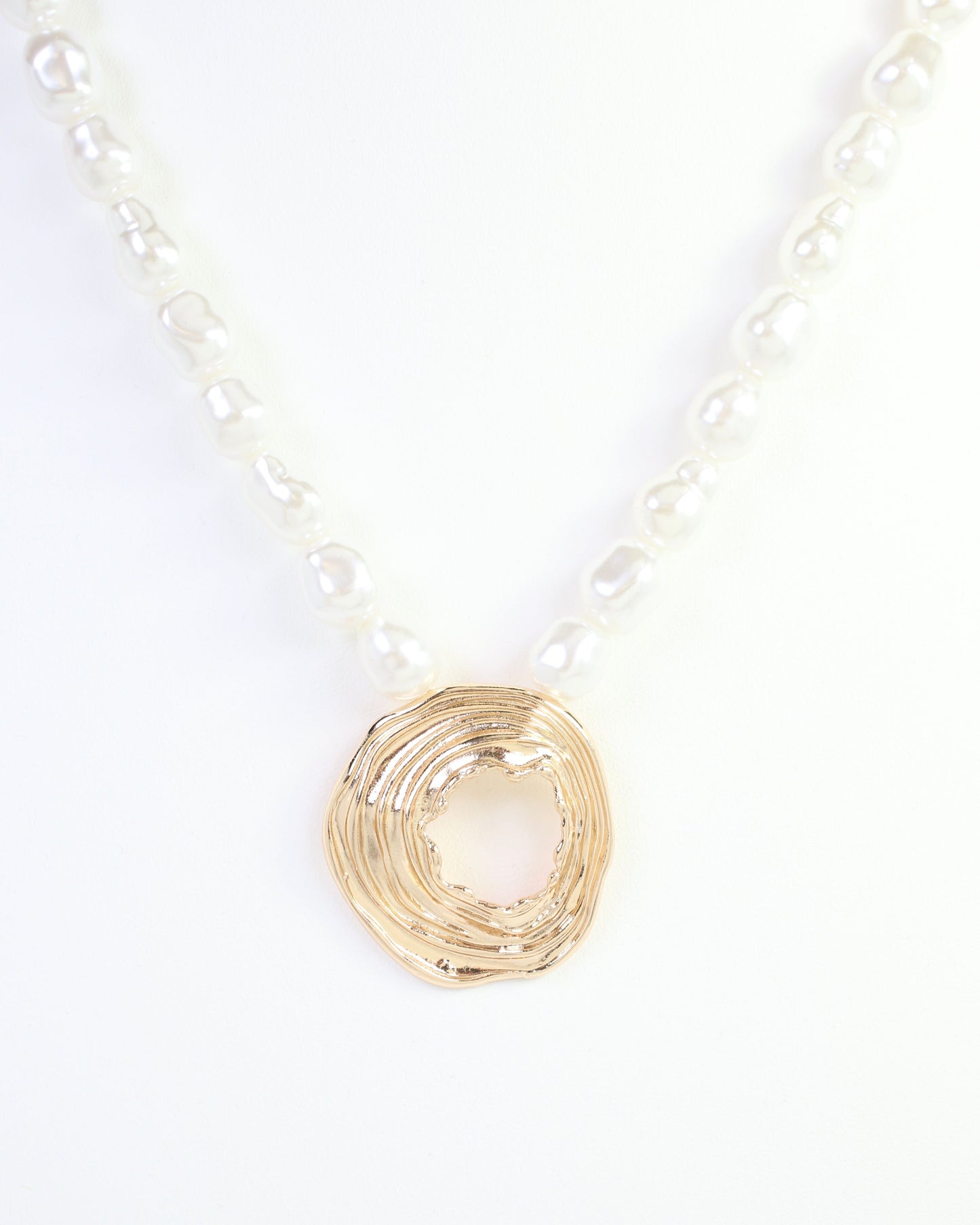 Marissa Baroque Pearl Necklace with Pendant Cream
