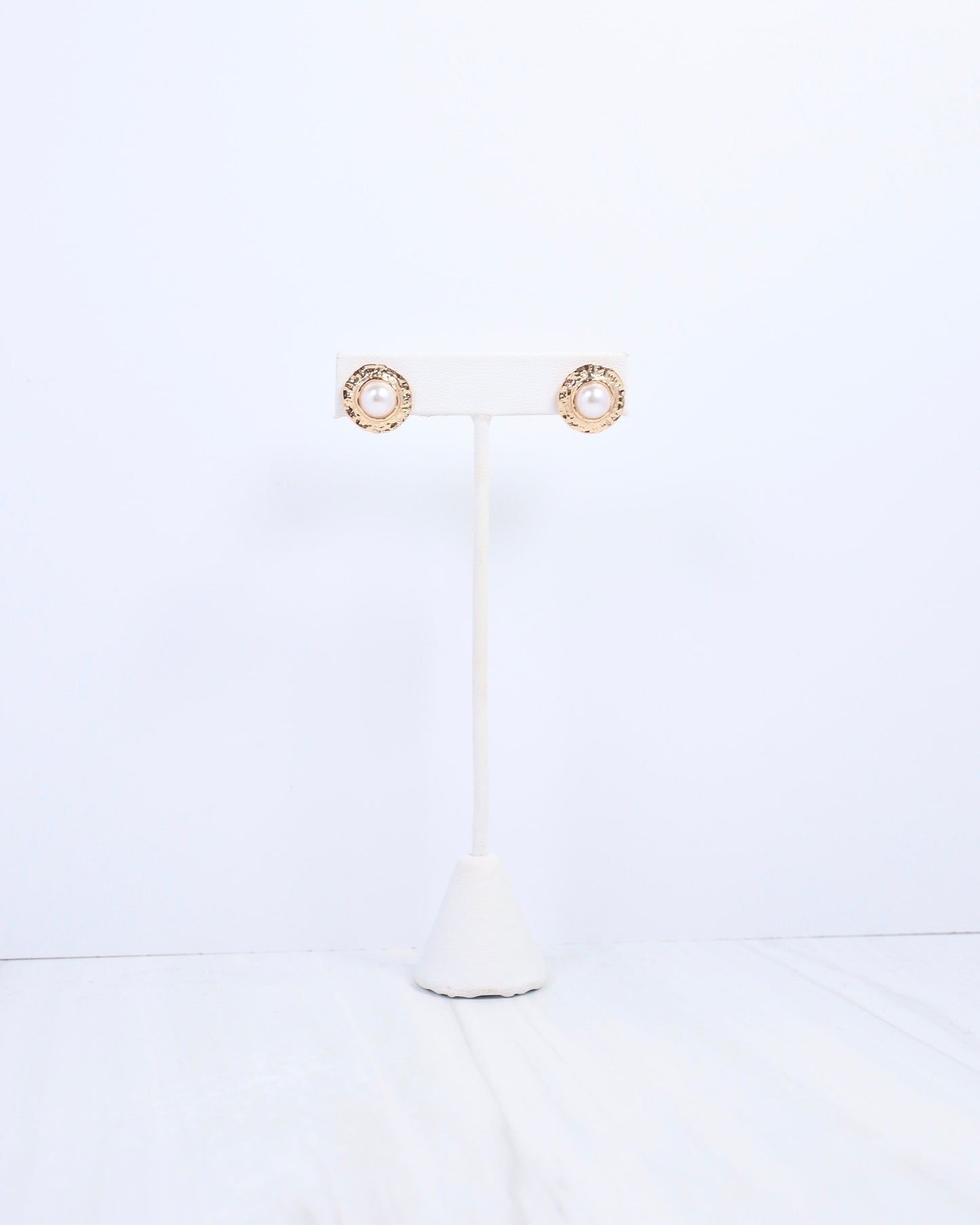 Adrianna Hammered Pearl Stud Earring Gold