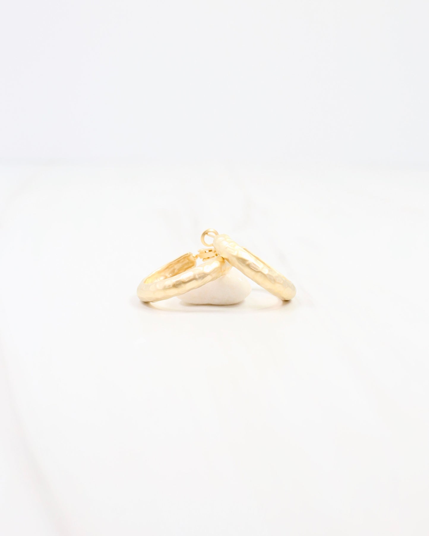 Glassboro Hammered Hoop Earring WR Matte Gold