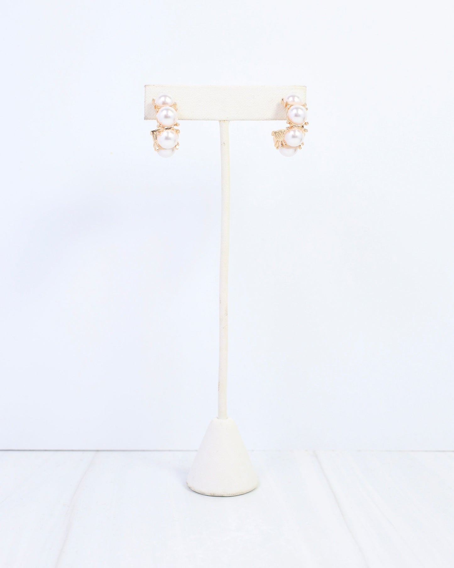 Cleo Pearl Small Hoop Earring Cream