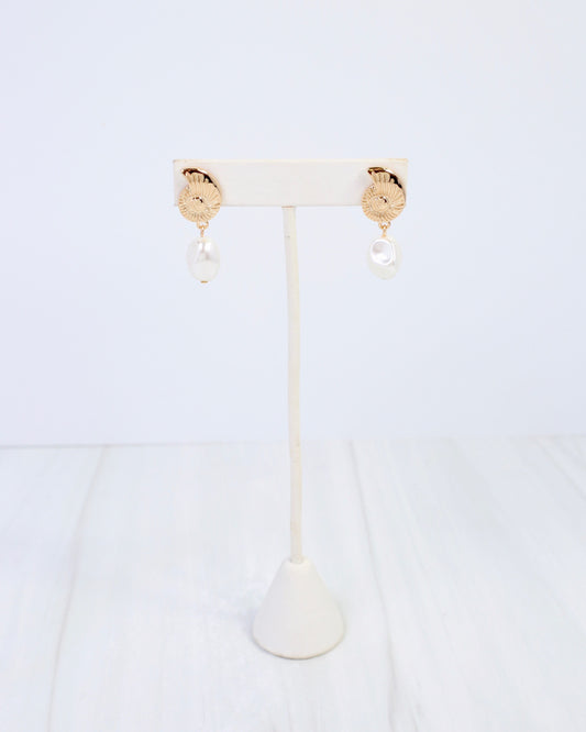 Oswego Shell Pearl Drop Earring Gold