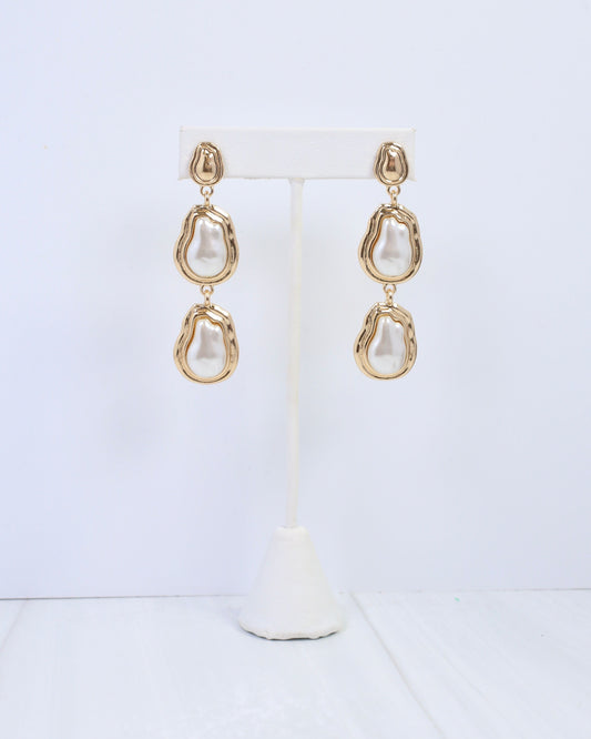 Betania Baroque Pearl Dangle Earring Gold