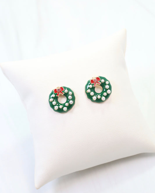 Rockin the Wreath Stud Pearl