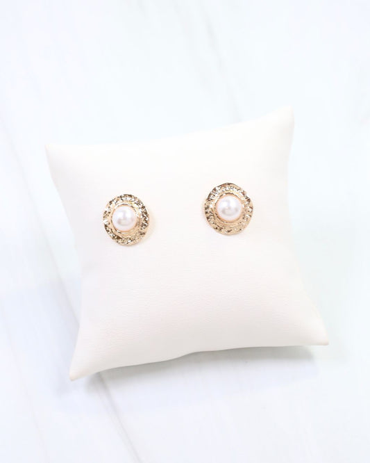 Adrianna Hammered Pearl Stud Earring Gold