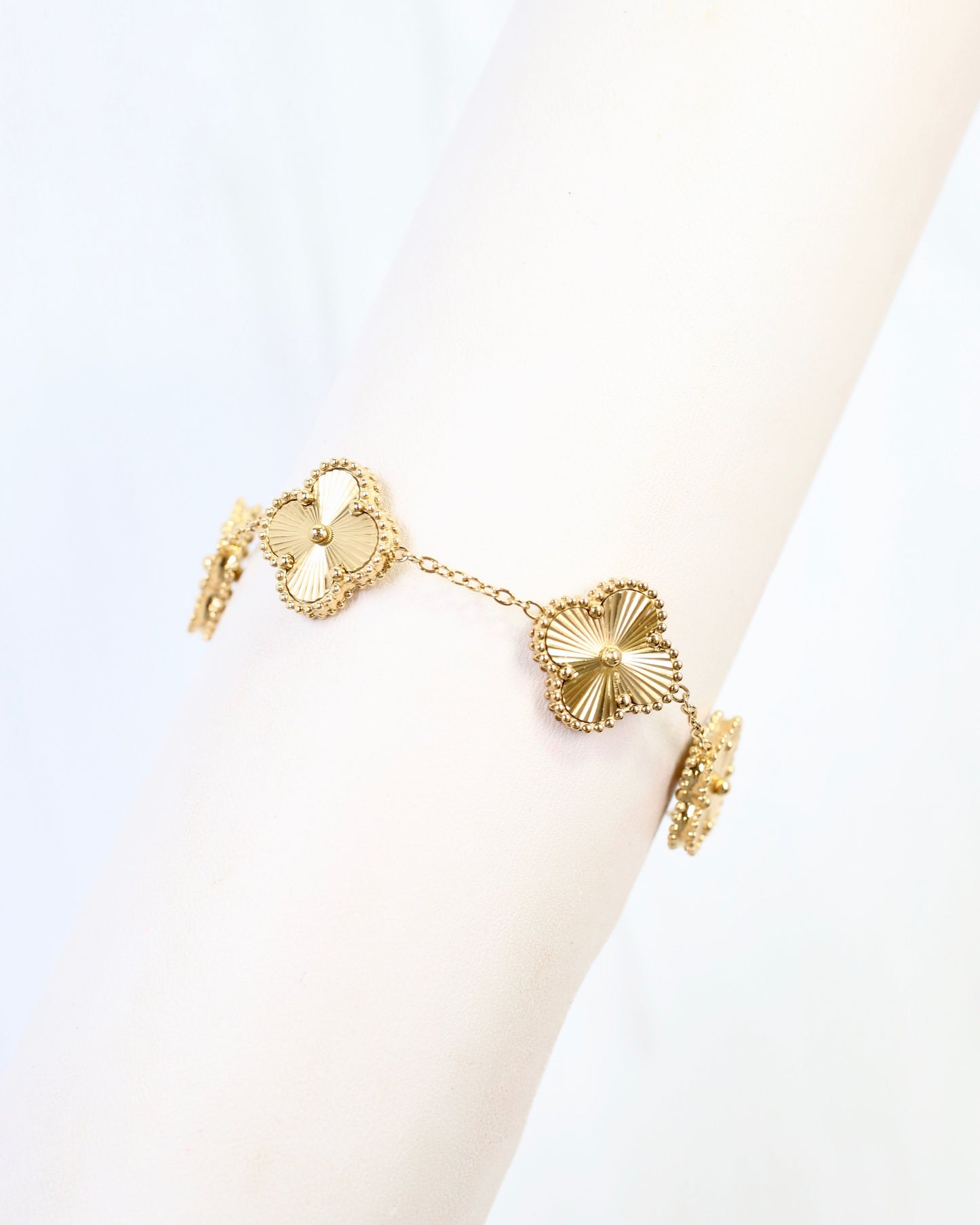 Acoma Textured Clover Bracelet WP Gold
