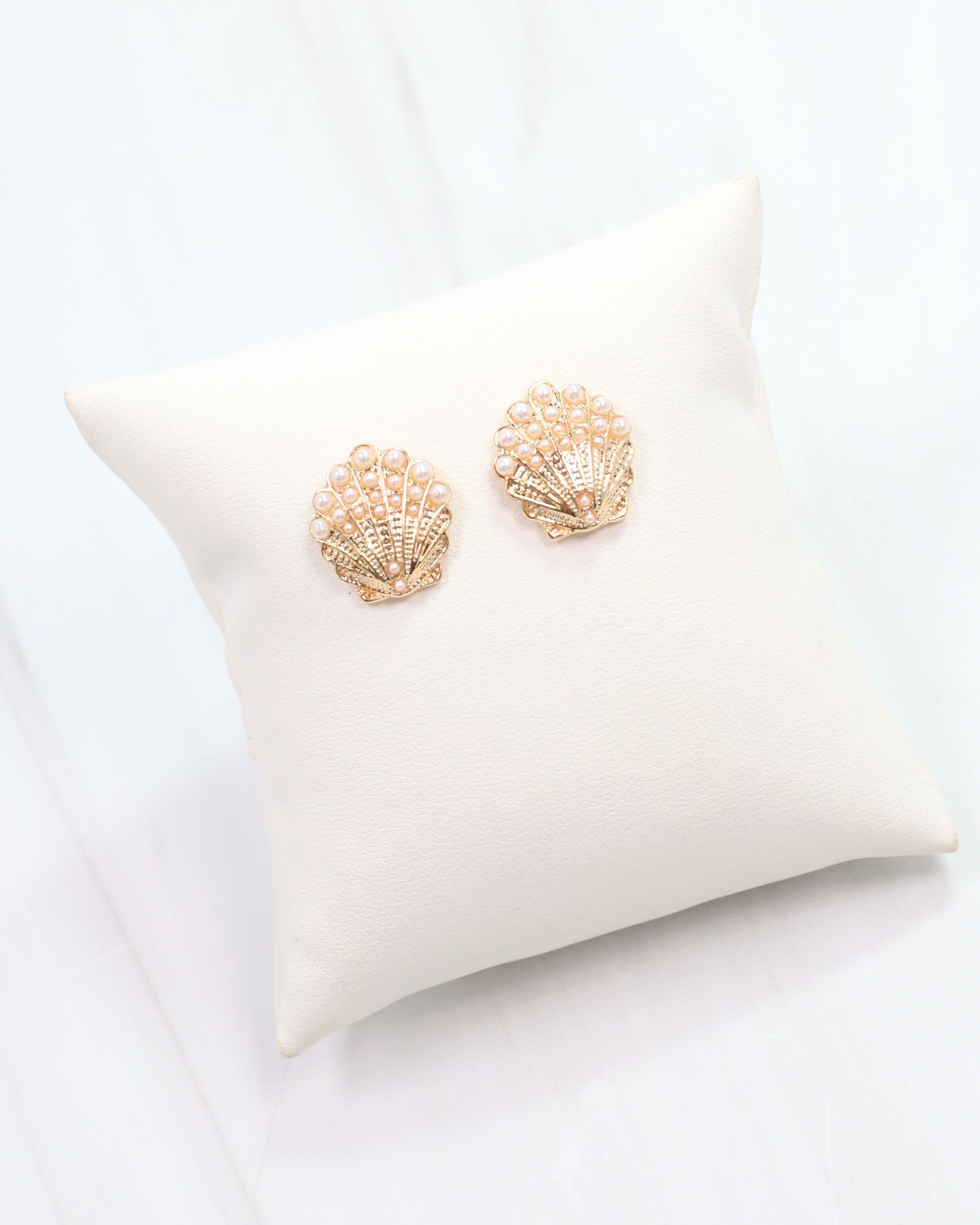Sal Shell Stud Gold