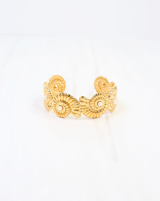 Holly Springs Shell Bracelet Gold