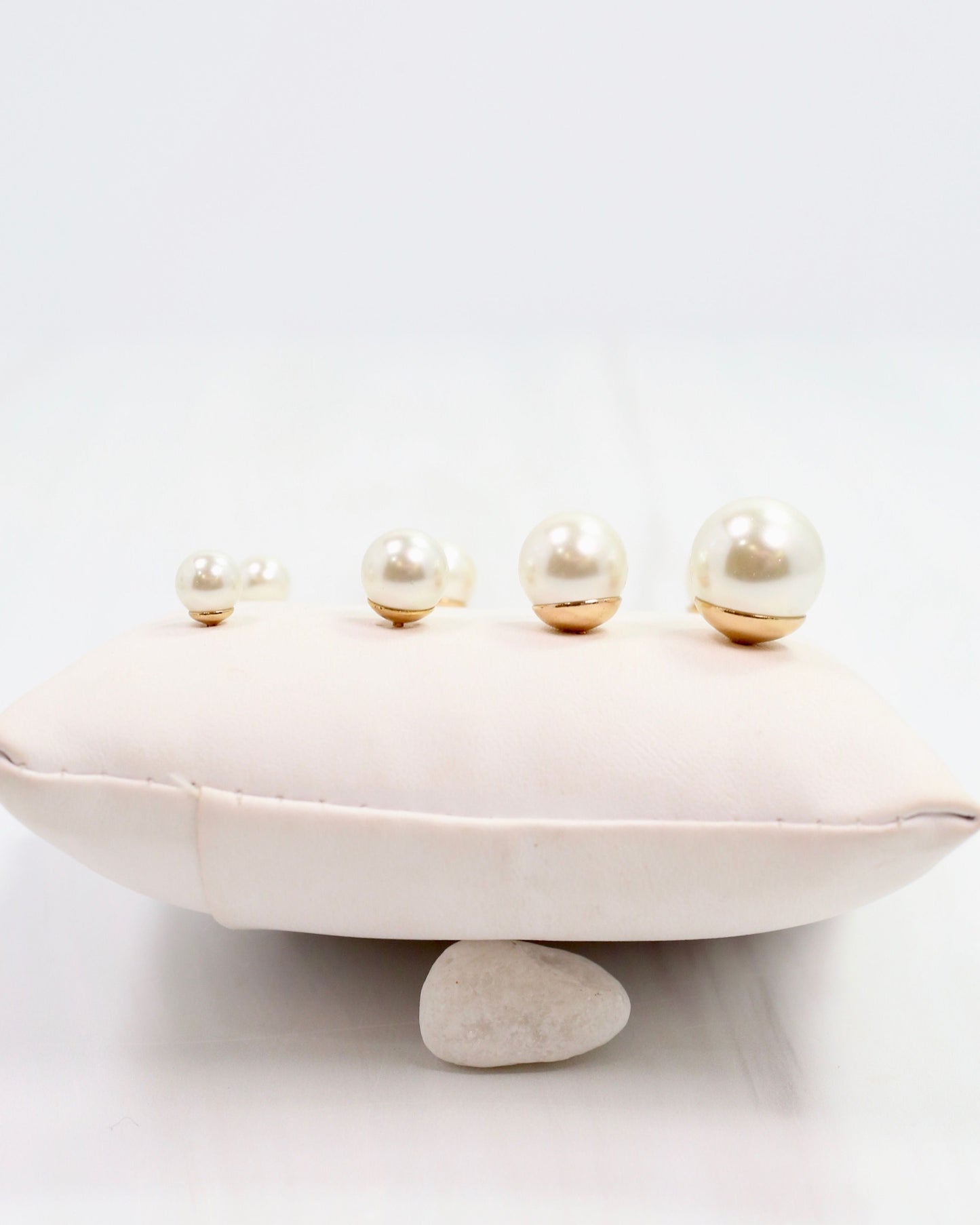 Britt Pearl Stud Set Pearl