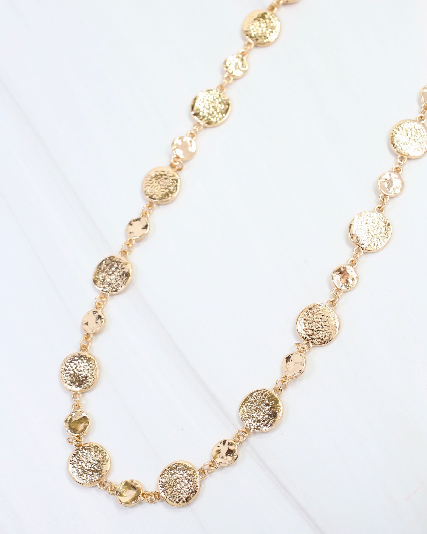 Danvers 16" Hammered Circle Necklace Gold