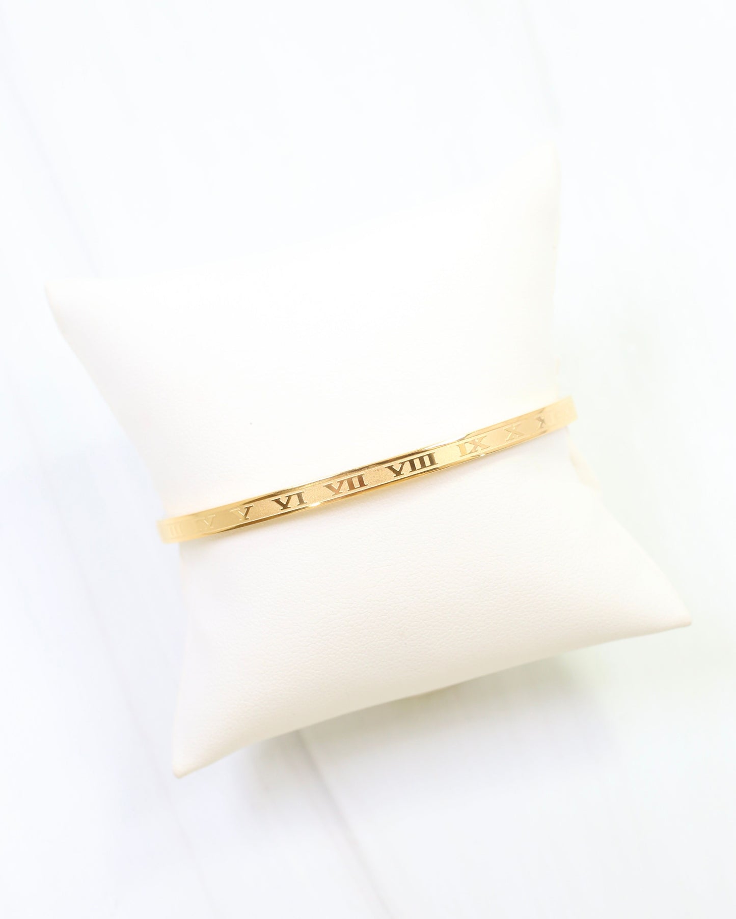 Monique Roman Numeral Bracelet WR Gold