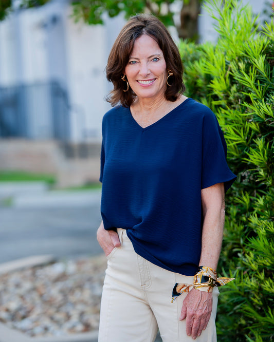 Winthrop Easy V-Neck Top- Navy