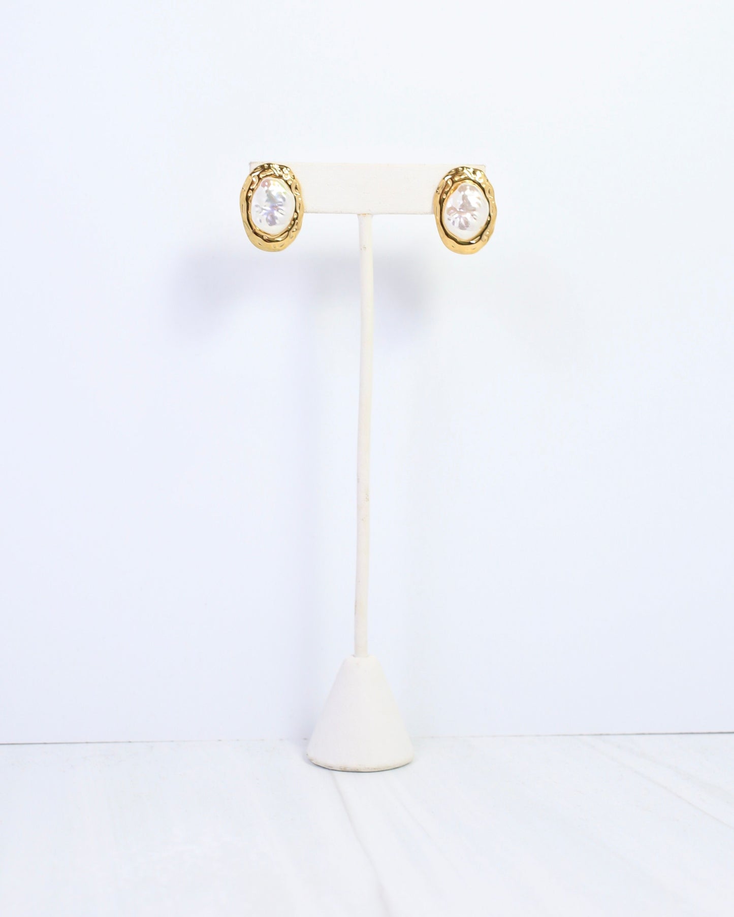 Dalilah Oval Pearl Stud Earring WP Gold