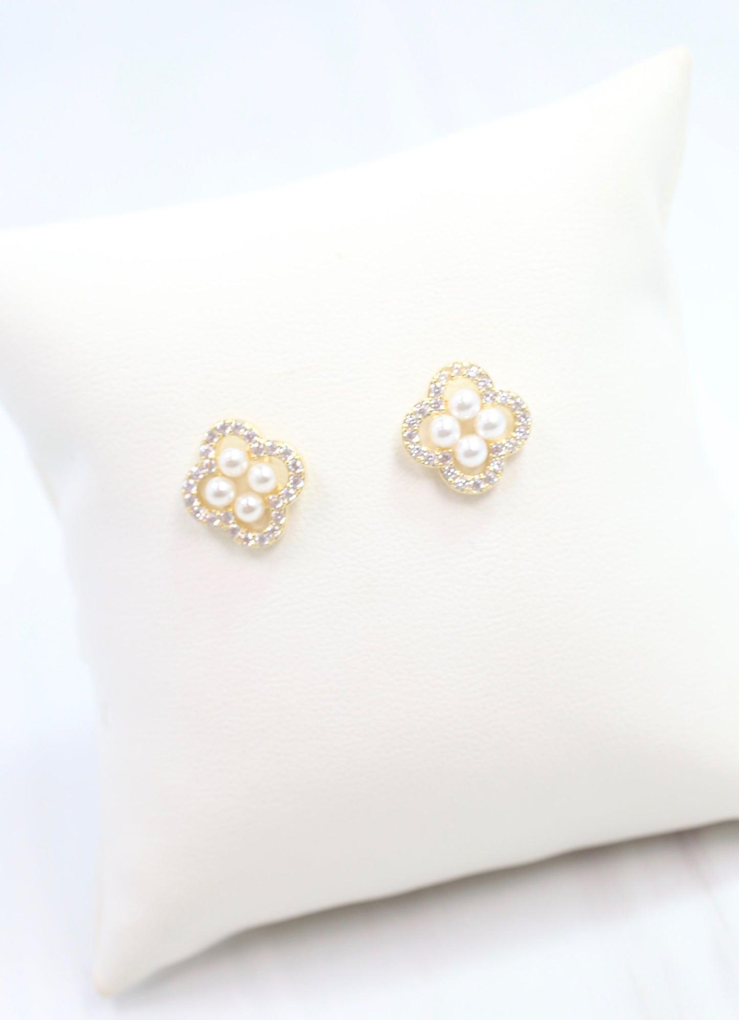 Laurence Pearl CZ Clover Earring Ivory