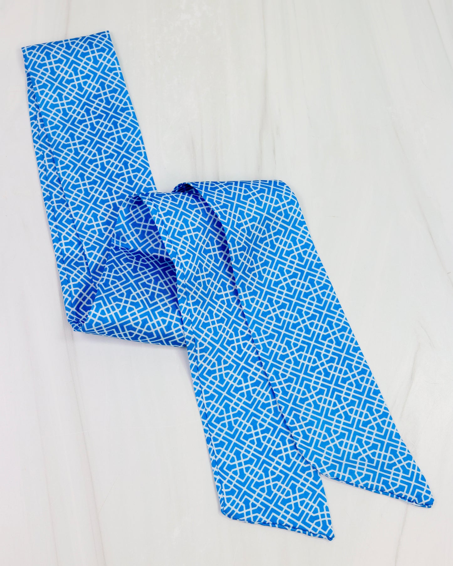 Serafina Scarf Bl Wht Geo