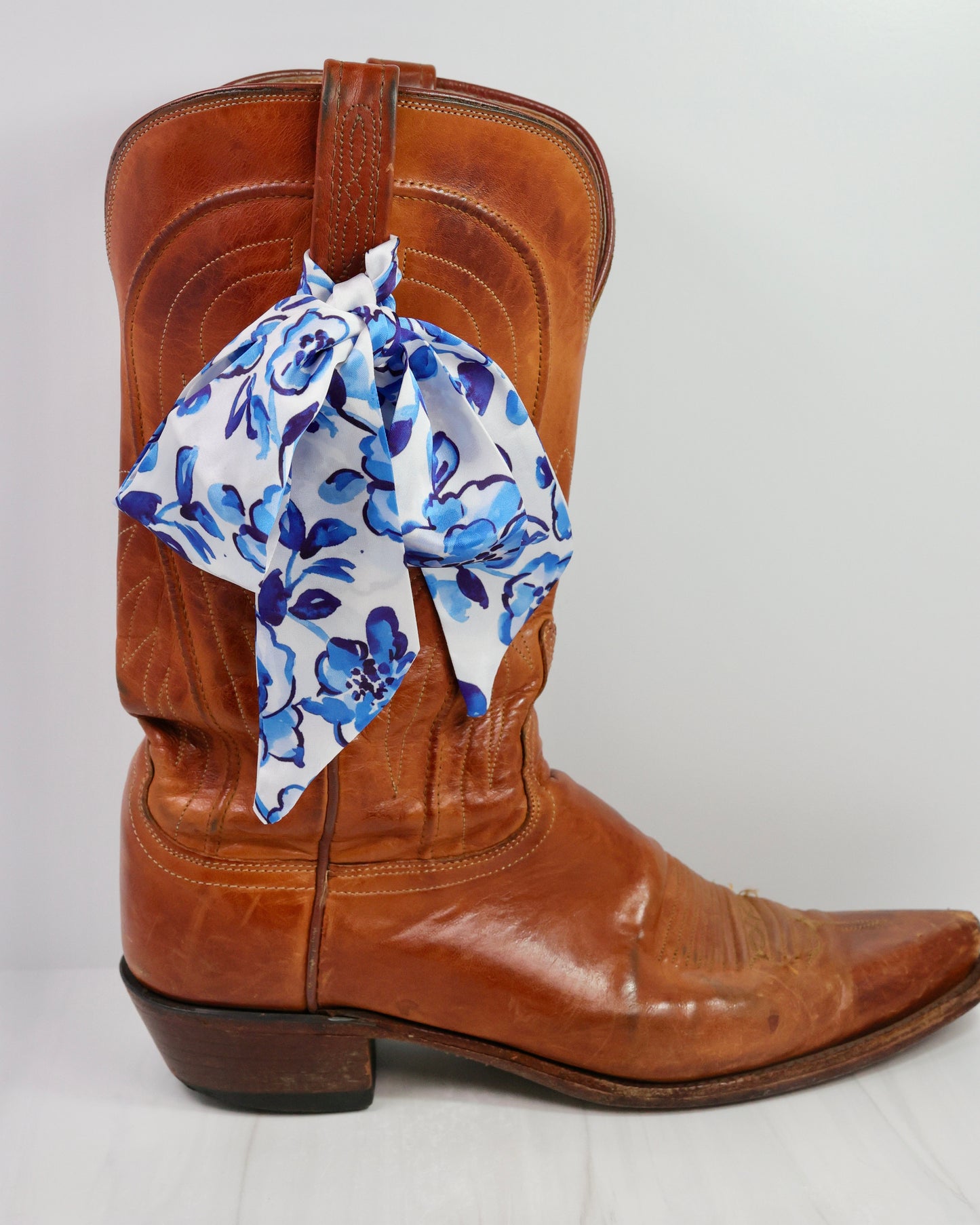 Serafina Scarf Bl Wht Floral