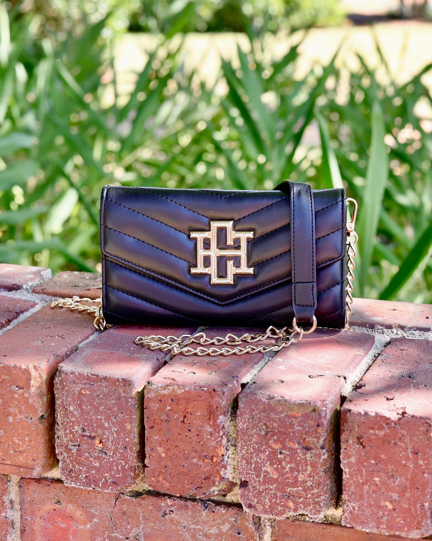 Carlington Clutch Crossbody Black VQ