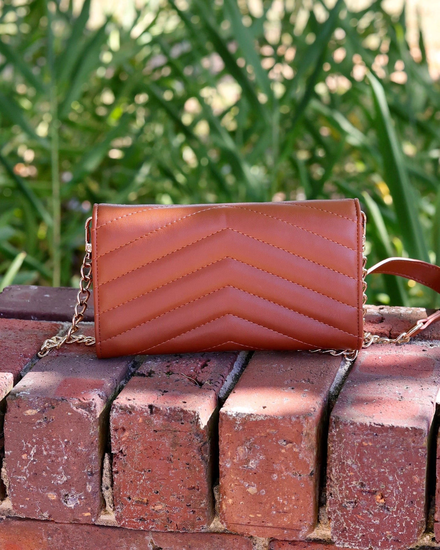 Carlington Clutch Crossbody Saddle VQ